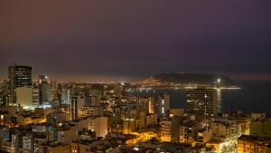 Uma visão geral de Lima ou uma vista da cidade tirada do hotel