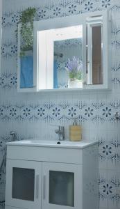 a bathroom with a sink and a mirror at Ametsa !!! VT Cerca de la Playa in Lekeitio