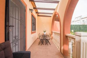 a balcony of a house with a table and chairs at Gran Alacant - tu momento de desconexión in Gran Alacant