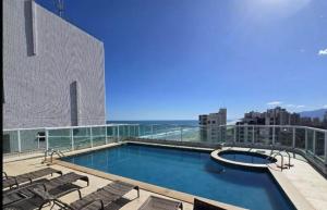 a swimming pool on the roof of a building at AP beira mar in Praia Grande
