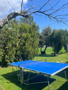 Πινγκ πονγκ στο Maison en pleine campagne avec piscine ή εκεί κοντά