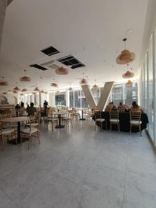 Restaurace v ubytování Lindo apto con vista al mar Santa Marta + 25 fotografií