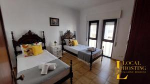a bedroom with two beds and a window at Golden Algarve Apartament By Localhosting in Albufeira