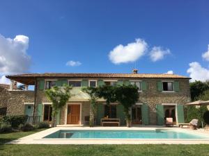 Villa Gornje Baredine 12の敷地内または近くにあるプール