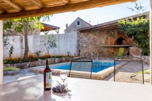 Bazén v ubytování Secret Spot villa by Nono Ban nebo v jeho okolí