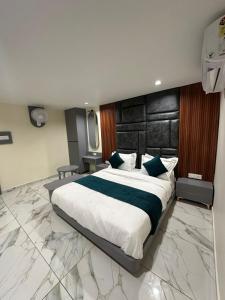Postel nebo postele na pokoji v ubytování Hotel Shyam Paradise