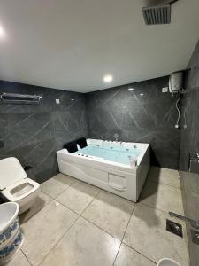 Koupelna v ubytování Hotel Shyam Paradise