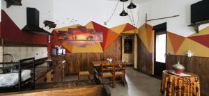 a room with colorful walls and a table and chairs at El Guardaviñas, entre Montes y Viñedos in Ábalos