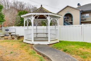 Zahrada ubytování Parkway Condo about Walk to Island in Pigeon Forge!