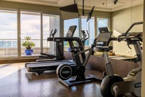 Fitness centrum a/nebo fitness zařízení v ubytování Radisson Blu Hotel Nice