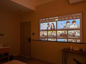 Μια τηλεόραση ή/και κέντρο ψυχαγωγίας στο Taoshe Mountain Guesthouse