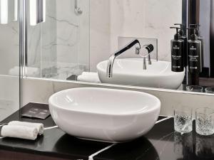 Ένα μπάνιο στο Radisson Collection Hotel, Berlin