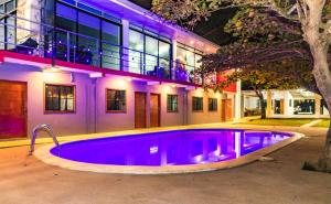 Swimmingpoolen hos eller tæt på Casa de Playa Ocean Blue SV