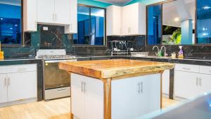 Køkken eller tekøkken på Casa de Playa Ocean Blue SV