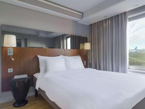Łóżko lub łóżka w pokoju w obiekcie Radisson Blu Arlandia Hotel, Stockholm-Arlanda