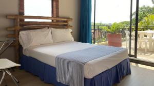 Postel nebo postele na pokoji v ubytování Hotel Girardot Resort by On Vacation
