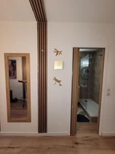Et badeværelse på Appart avec jardin proche mer + 2 billeder
