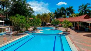 Bazén v ubytování Hotel Girardot Resort by On Vacation nebo v jeho okolí