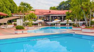 Bazén v ubytování Hotel Girardot Resort by On Vacation nebo v jeho okolí