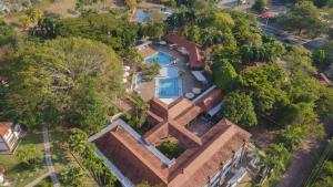 Bazén v ubytování Hotel Girardot Resort by On Vacation nebo v jeho okolí