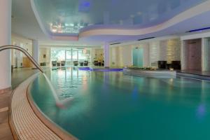 Bazén v ubytování La Casarana Wellness Ecoresort nebo v jeho okolí