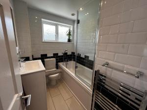 Et badeværelse på House - 3 bed 2 bath, self check in, amazing views! + 12 billeder