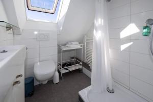 Ένα μπάνιο στο have-a-nice-Stay - helles Dachgeschoss, U-Bahn nach Hamburg 400m - Bäcker & Restaurants 500m - Lidl 800m - Zentrum 1,5km