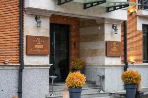 Facciata o entrata di 1 Hotel Borjomi
