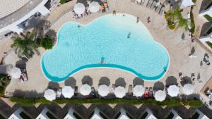 Bazén v ubytování La Casarana Wellness Ecoresort nebo v jeho okolí