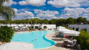 Bazén v ubytování La Casarana Wellness Ecoresort nebo v jeho okolí