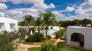 Bazén v ubytování La Casarana Wellness Ecoresort nebo v jeho okolí