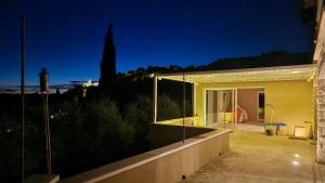 Fotografia z galérie ubytovania Villa climatisée avec piscine et vue panoramique v destinácii Vézénobres
