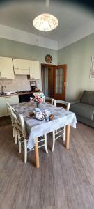 Η κουζίνα ή μικρή κουζίνα στο Rosa's Flat