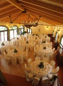a banquet hall with white tables and white chairs at Agriturismo Greppi in Crescentino +38 photos