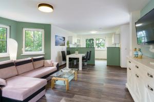Μια τηλεόραση ή/και κέντρο ψυχαγωγίας στο Ferienhaus CARPE DIEM in Gager WE 01 direkt am Bodden +7 φωτογραφίες