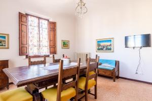 a dining room with a wooden table and chairs at Appartamenti Villa Letizia in Foiano della Chiana