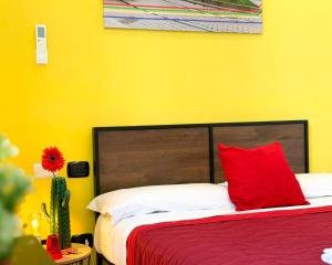 Postel nebo postele na pokoji v ubytování CiaoMi - Hostel & Long Stay - Milano Niguarda & Bicocca