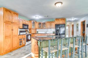 Afbeelding uit fotogalerij van Serene Lake Views Winter Haven Home in Winter Haven