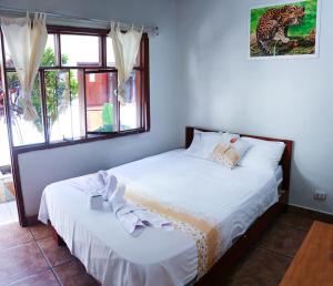 a bedroom with a bed and a window at Tengana Hospedaje y Tours in Tarapoto