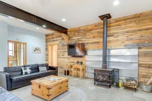 Gallery image of Deck and Fire Pit Cherry Log Cabin on Farm! in Cherry Log