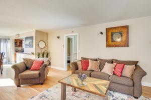 a living room with two couches and a coffee table at Less Than 1 Mi to University of Oregon Eugene Home in Eugene