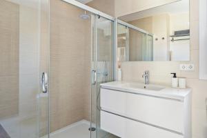 Ένα μπάνιο στο Casa Four charming Ibiza villa with sea view! +17 φωτογραφίες