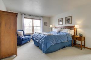 Un dormitorio con una cama y una silla azul. en Patties Other Place - Indoor Pool Access!, en Egg Harbor 24 fotos más