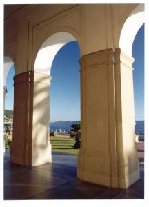 an archway with a view of the ocean in the background at Argentino Hotel Casino & Resort in Piriápolis