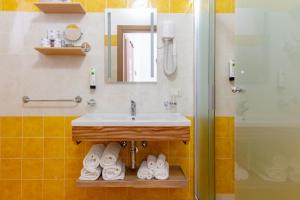 Koupelna v ubytování La Casarana Wellness Ecoresort