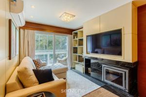 a living room with a television and a fireplace at Lindo Apto c/ 2 Quartos em Canela DAL207 in Canela