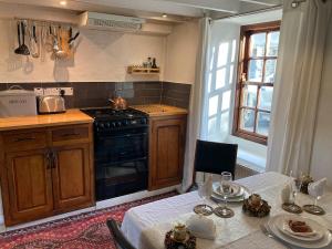 Kuchyň nebo kuchyňský kout v ubytování Cosy Seaside Cottage Baltimore