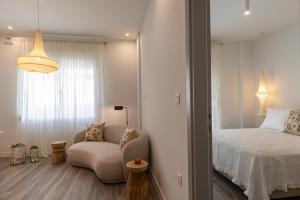 Postel nebo postele na pokoji v ubytování Votsala Deluxe & Modern Apartments in Piraeus