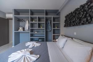 Posteľ alebo postele v izbe v ubytovaní Semiso Beach Suites