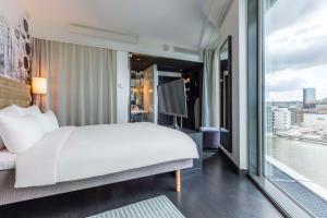Voodi või voodid majutusasutuse Radisson Blu Riverside Hotel toas